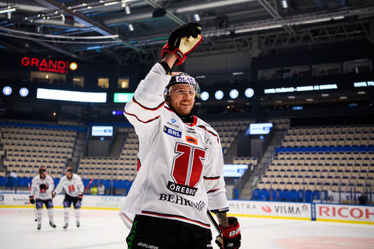 Örebros Robin Kovacs jublar