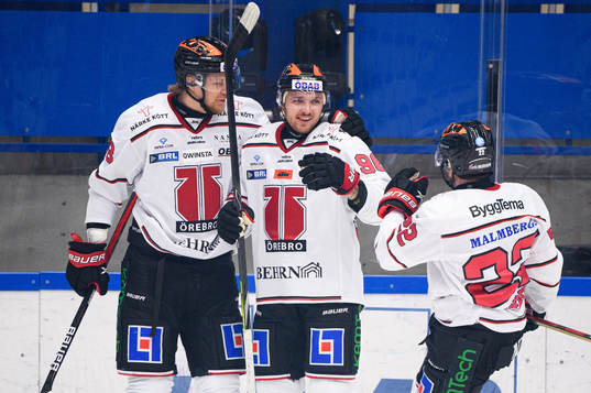 Örebros Robin Kovacs jublar