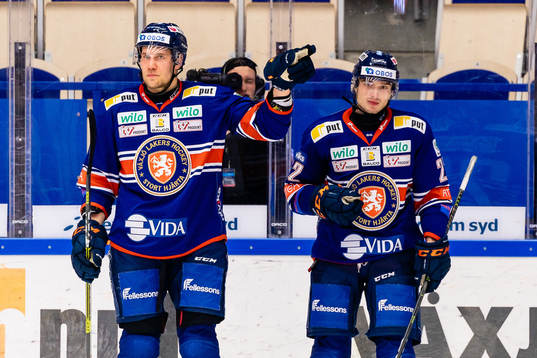 Växjös Ilari Melart och Jacob Forsbacka-Karlsson jublar