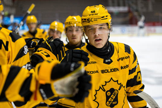 Skellefteås Jonatan Berggren jublar