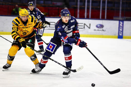 <Skellefteås Tyler Morley 0ch Linköpings Filip Berglund