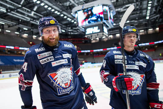 Linköpings Jonas Junland  jublar
