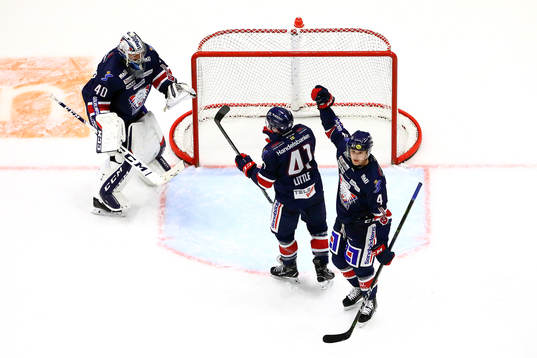 Linköpings målvakt Jussi Rynnäs, Broc Little och Filip