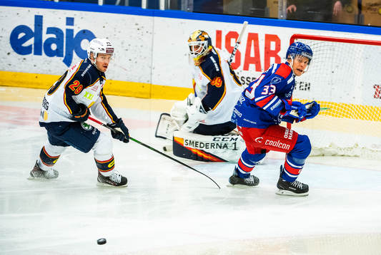 Oskarshamns Filiph Engsund och Djurgårdens målvakt Niklas