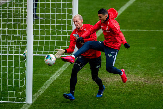 Goalkeeper André Hansen and Mohamed «Moi» Elyounoussi of