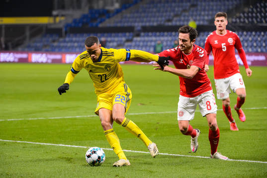 Robin Quaison of Sweden and Thomas Delaney of Denmark
