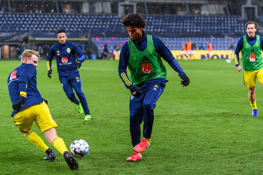 Oscar Hiljemark and Jens-Lys Cajuste of Sweden