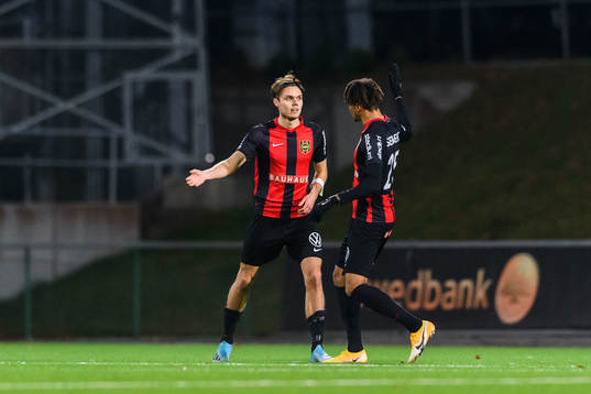Brommapojkarnas Albin Linnér jublar