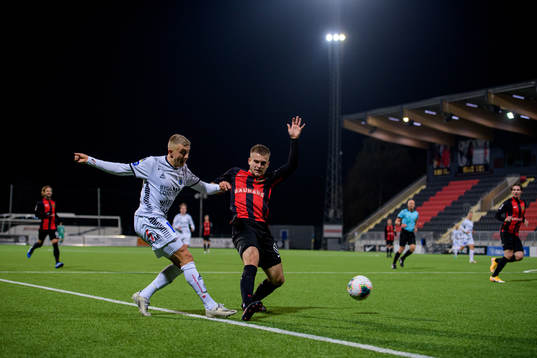 Sirius Simon Gefvert och Brommapojkarnas Amadeus Sögaard