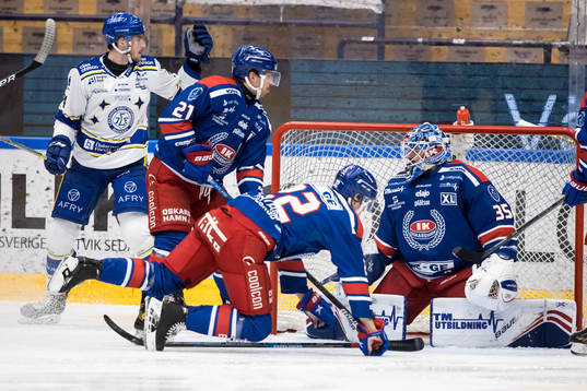 Oskarshamns målvakt Joe Cannata och Brian Cooper och John