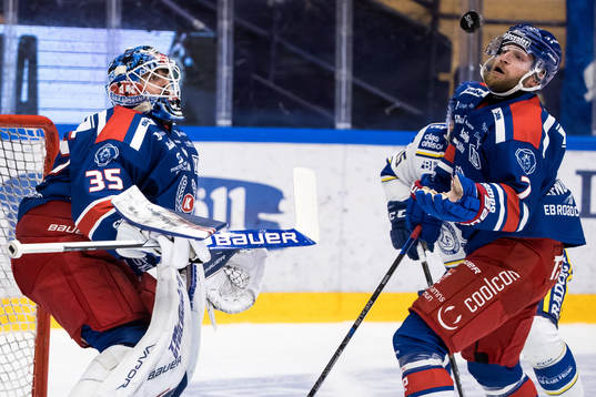 Oskarshamns målvakt Joe Cannata och Oskarshamns Adam