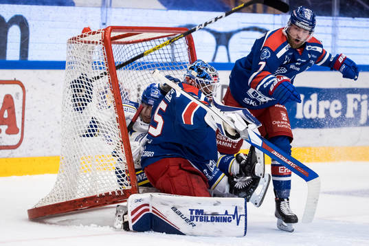 Oskarshamns målvakt Joe Cannata och Adam Janosik och