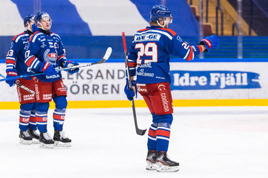 Oskarshamns Kim Rosdahl jublar