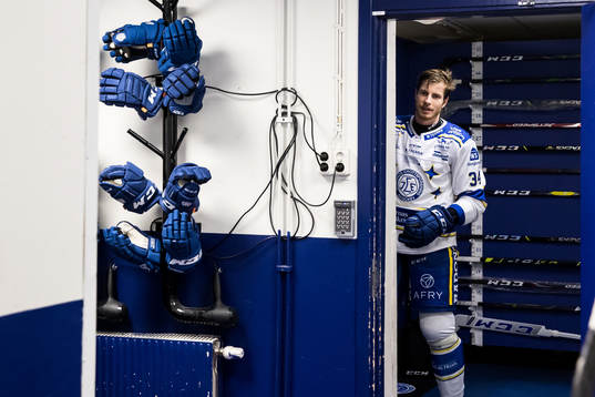 Leksands Peter Cehlarik innan ishockeymatchen i SHL mellan