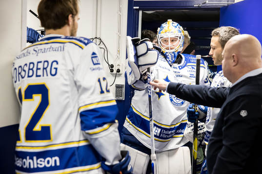 Leksands målvakt Janne Juvonen  innan ishockeymatchen i