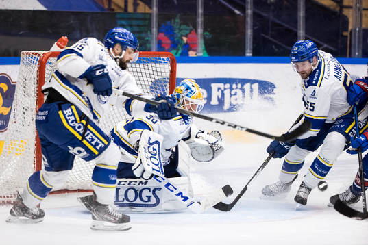 Leksands Otto Paajanen och Leksands målvakt Janne Juvonen