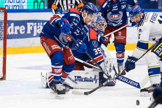 Oskarshamns Nolan Zajac och Oskarshamns målvakt Joe
