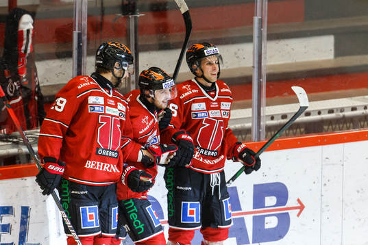 Örebros Robin Kovacs jublar med Mathias Bromé