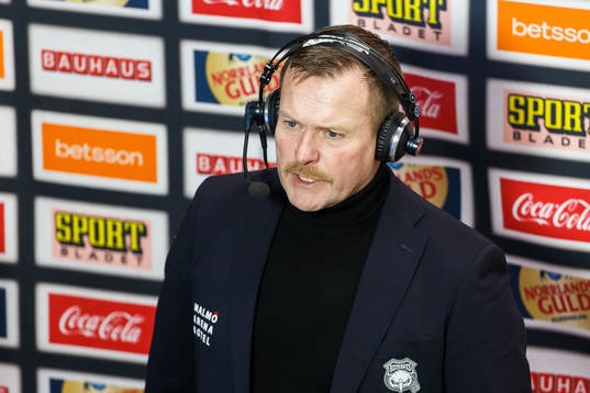 Malmö Redhawks tränare Joakim Fagervall i Cmores studio