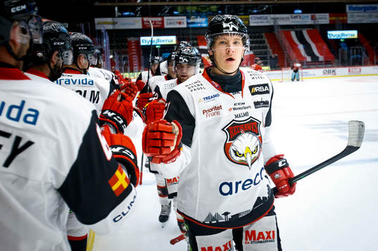 Malmö Redhawks Emil Sylvegård jublar vid 0-1