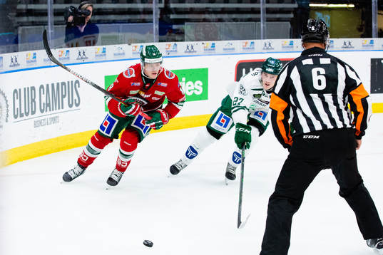 Frölundas Lucas Raymond och Färjestads Oskar Bäck