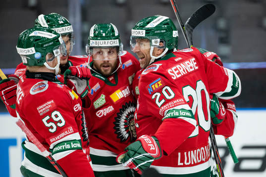 Frölundas Joel Lundqvist jublar med lagkamrater