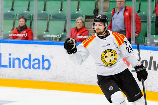Brynäs Emil Molin jublar