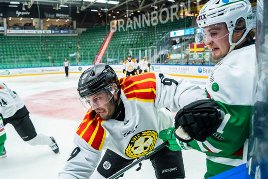 Brynäs Niclas Andersén  och Rögles Nils Höglander