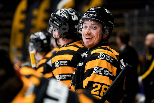 Skellefteås Jesper Frödén jublar