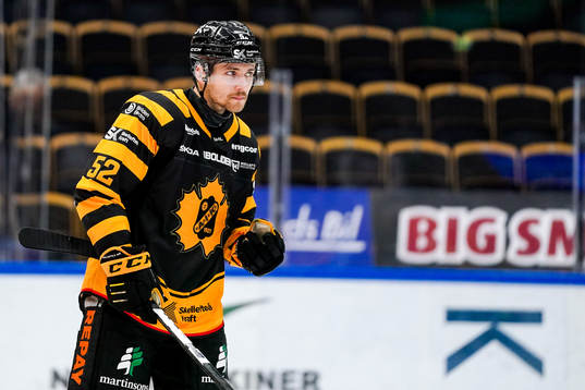Skellefteås Arvid Lundberg  jublar