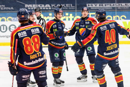 Djurgårdens William Eklund jublar med lagkamrater