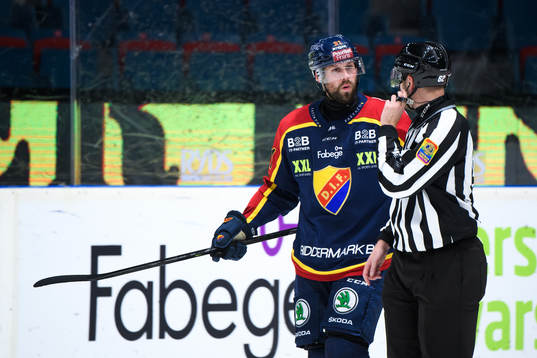 Djurgårdens Dick Axelsson reagerar på domslut