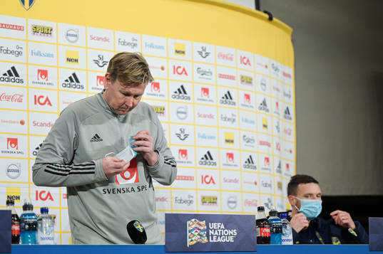 Assistant coach Peter Wettergren and Marcus Berg of the