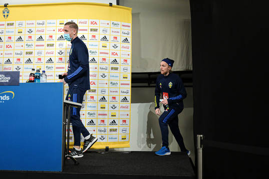 Robin Olsen and Emil Forsberg of the Swedish national