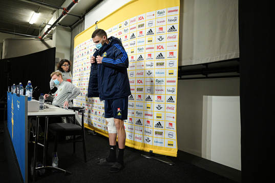 Assistant coach Peter Wettergren and Marcus Berg of the