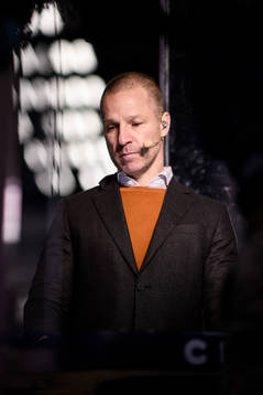 Cmores expert Mike Helber i studion