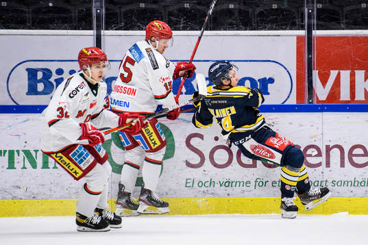 Modos Filip Sveningsson och Södertäljes Rasmus Kahilainen