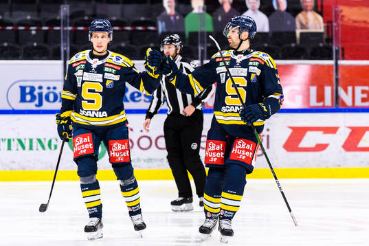 Södertäljes Evan Bouchard jublar