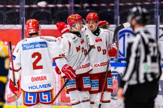 Modos Patrik Karlkvist jublar med lagkamrater