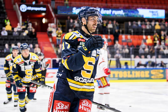 Södertäljes Evan Bouchard jublar