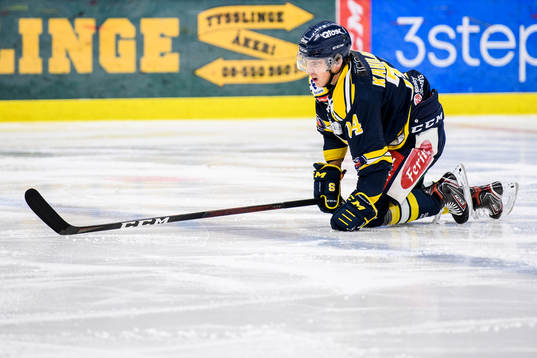 Södertäljes Rasmus Kahilainen har ont