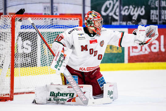 Modos målvakt Anthony Peters