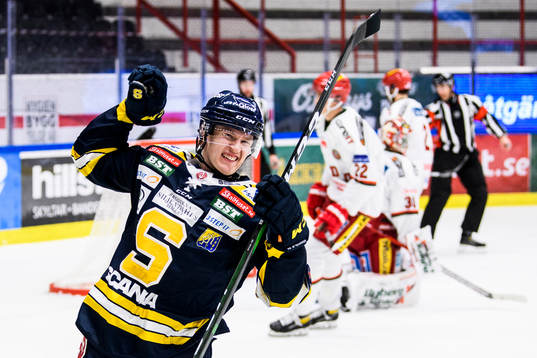 Södertäljes Hugo Gustafsson jublar