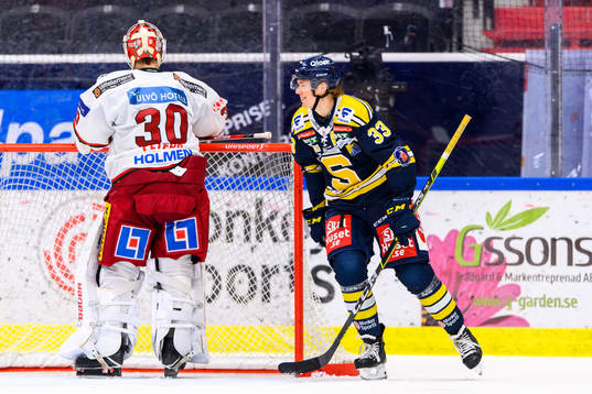 Södertäljes Måns Lindbäck jublar
