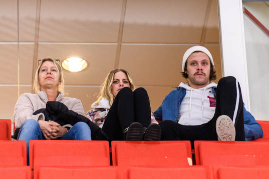 NHL-laget Boston Bruins David Pastrnak på läktaren