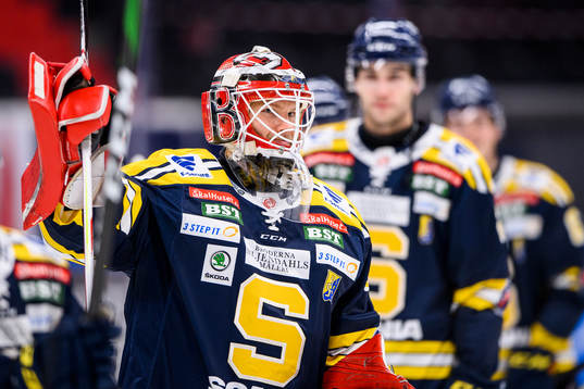 Södertäljes målvakt Filip Gustavsson jublar