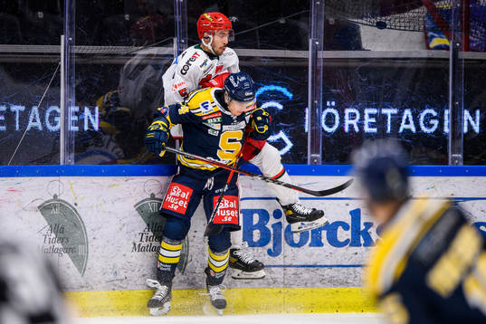 Södertäljes Rasmus Kahilainen och Modos Frank Corrado