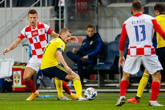 Ivan Perisic of Croatia and Sebastian Larsson of Sweden
