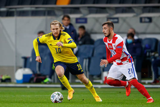 Emil Forsberg of Sweden and Josip Juranovic of Croatia