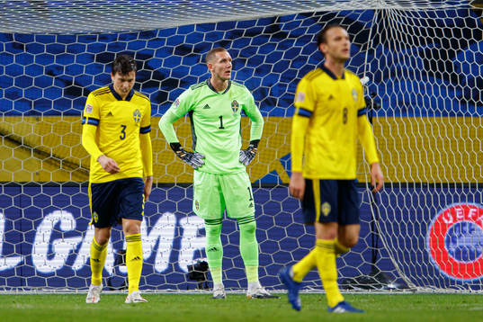 Victor Nilsson Lindelöf, Goalkeeper Robin Olsen of Sweden